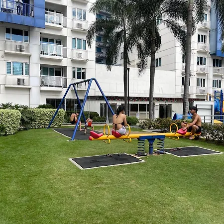 The Pinkdoor Moa Staycation At Sea Residences