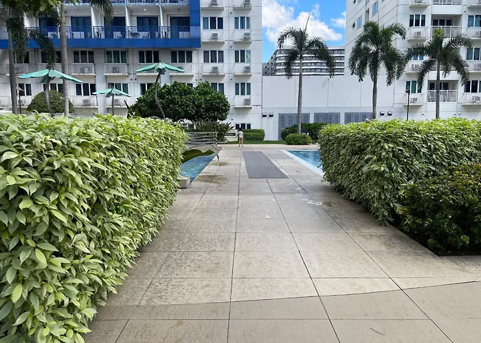 The Pinkdoor Moa Staycation At Sea Residences Apartahotel 3*