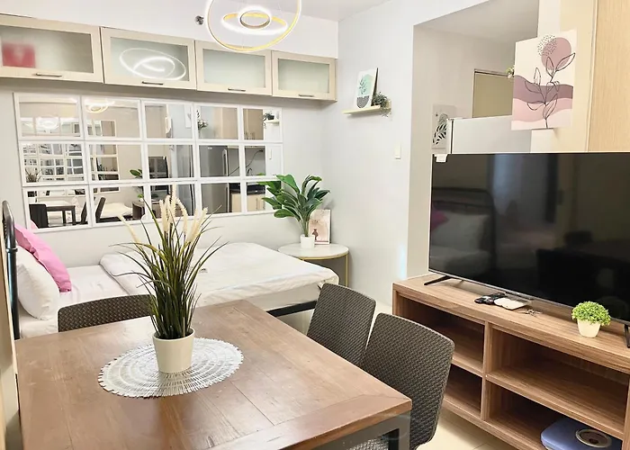 The Pinkdoor Moa Staycation At Sea Residences