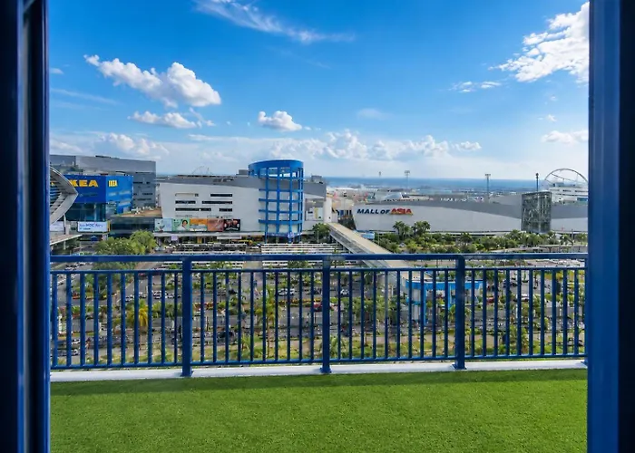 The Pinkdoor Moa Staycation At Sea Residences Manila