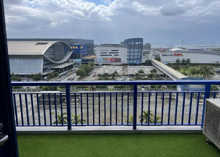 The Pinkdoor Moa Staycation At Sea Residences Manila